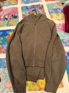 Women’s lululemon olive/grey Scuba Full-Zip Hoodie and Joggers Matching Set